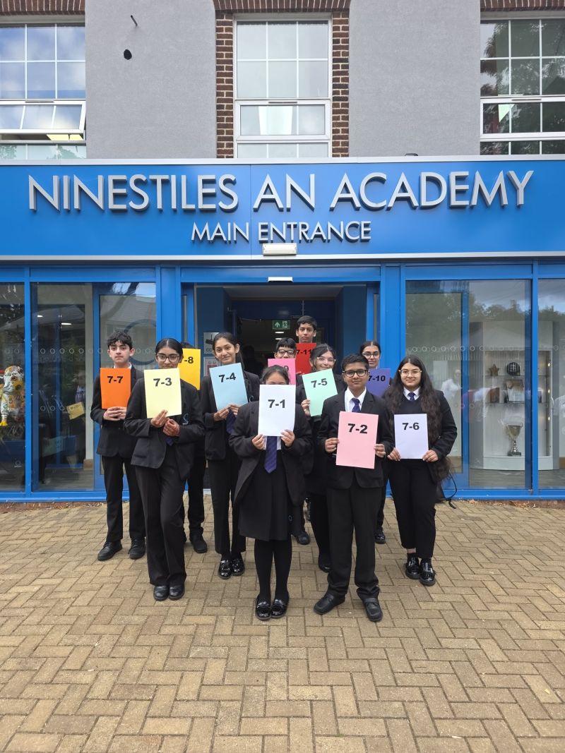 Image for the Tweet beginning: 🎊🏫Happy Transition Day!🏫🎊

Ninestiles Prefects are